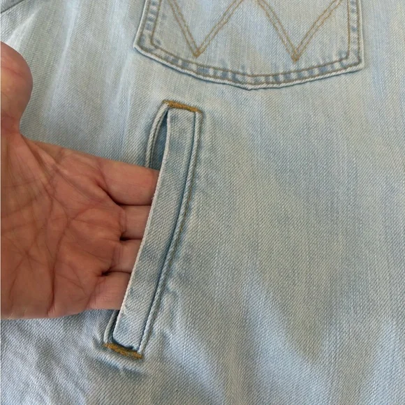 Wrangler Denim Jean Jacket sz L/XL NWOT light wash crop fringe waist button up - Picture 8 of 9